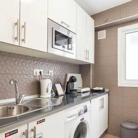 Gran Familiar, Amigos O Trabajo