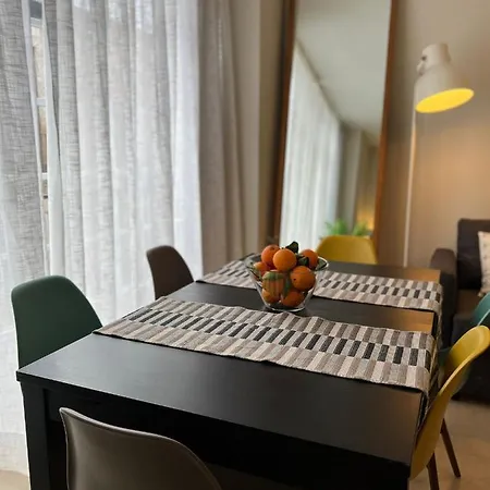 Gran Familiar, Amigos O Trabajo