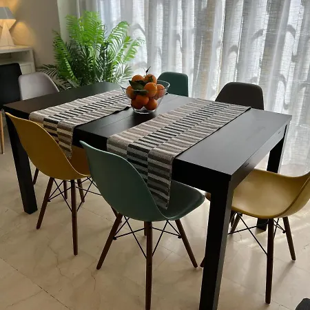 Gran Familiar, Amigos O Trabajo شقة